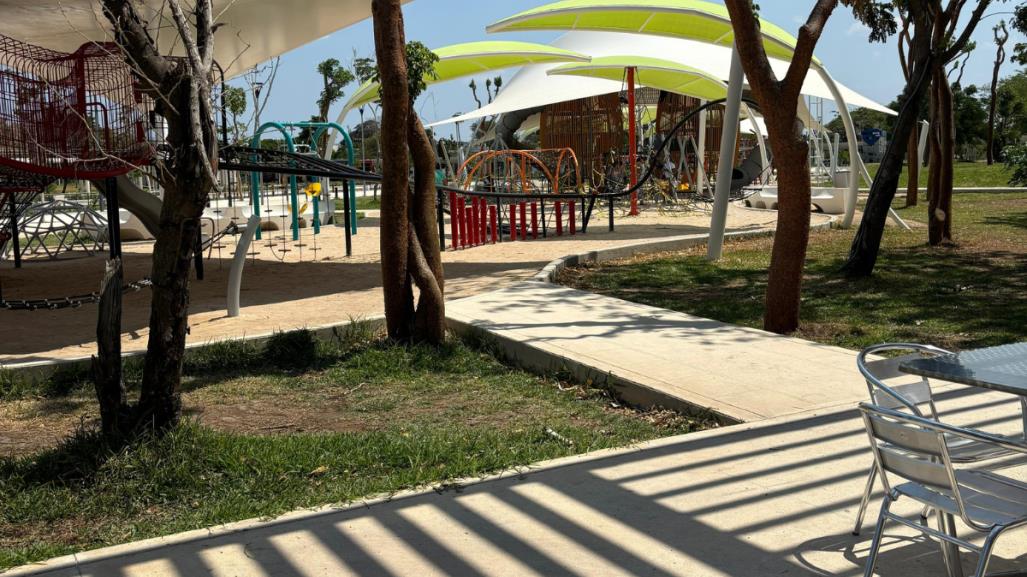 El calor ahuyenta a los paseantes del Parque La Plancha